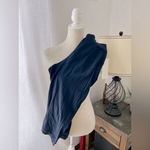 NWT Lululemon rejuvenate crop in True Navy